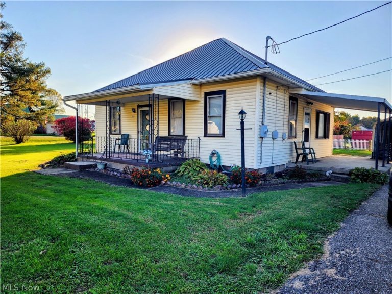 221 Washington Street, Coshocton, OH, 43812