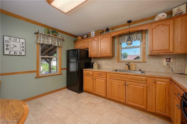 4457 Emma Place, Canton, OH - Photo 6