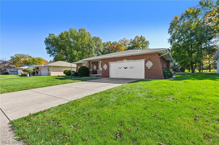966 Primrose Drive, Seven Hills, OH - Photo 3