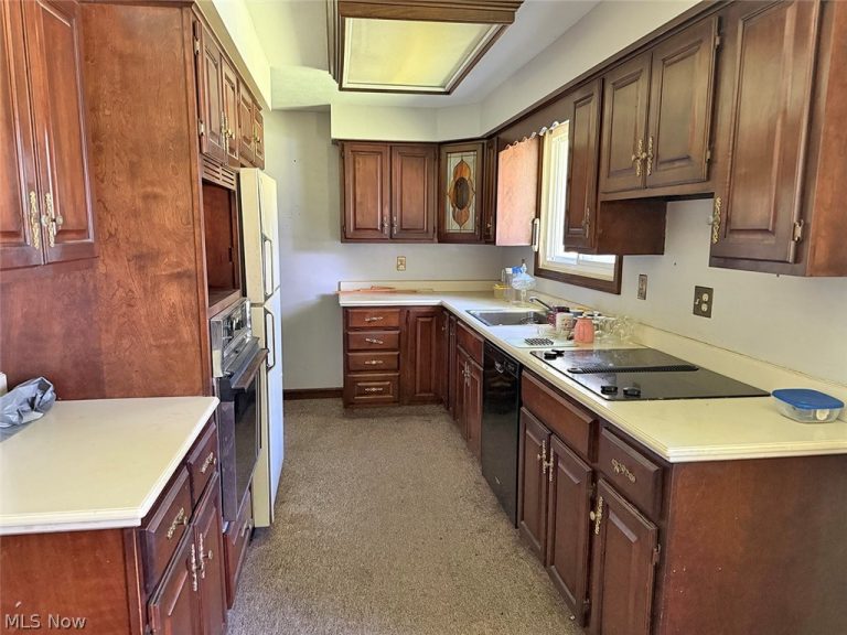 2625 Hyacinth Drive, North Canton, OH - Photo 4