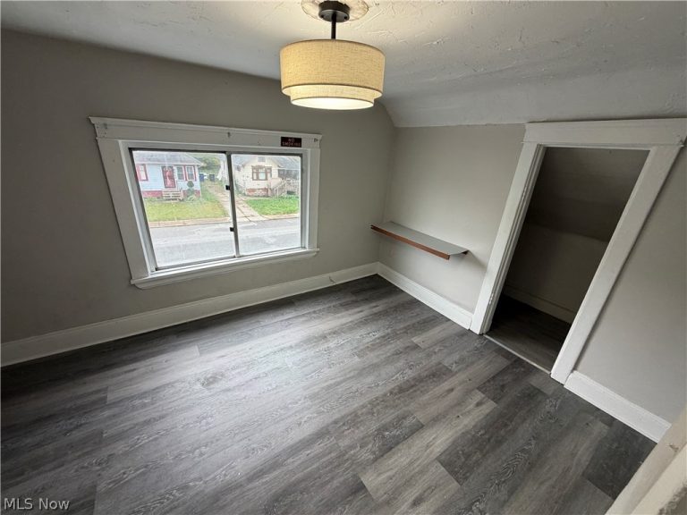 12203 Farringdon Avenue, Cleveland, OH - Photo 6