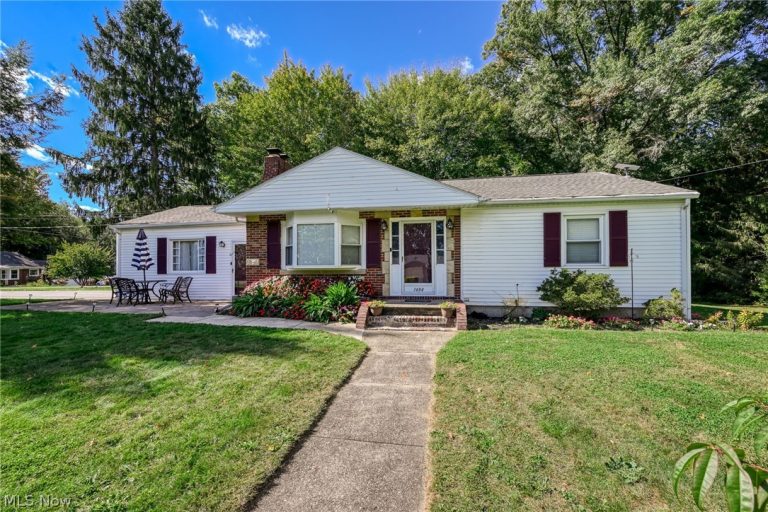 1484 Elm Grove Avenue, Akron, OH, 44312