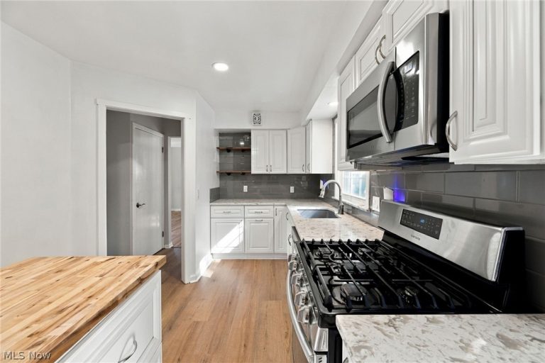 16506 Fernway Road, Shaker Heights, OH - Photo 6