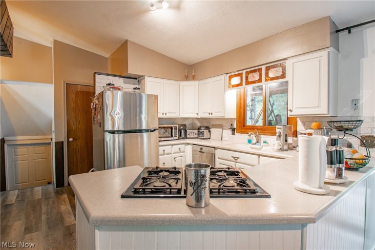 320 Hanna Drive, Tallmadge, OH - Photo 6