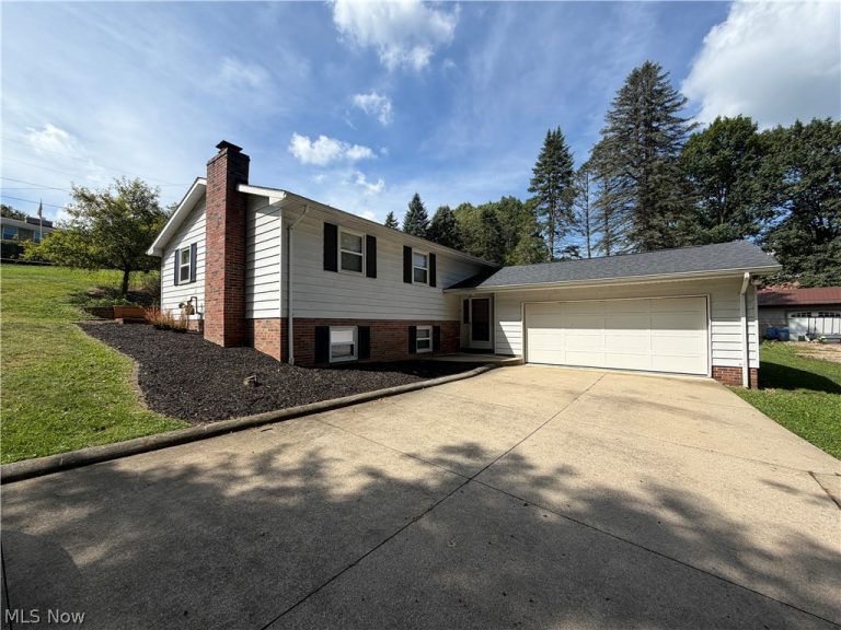 430 Hazelwood Drive, New Philadelphia, OH, 44663