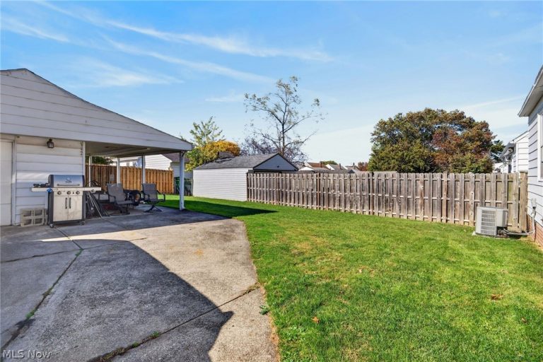 5392 132nd Street, Garfield Heights, OH - Photo 6