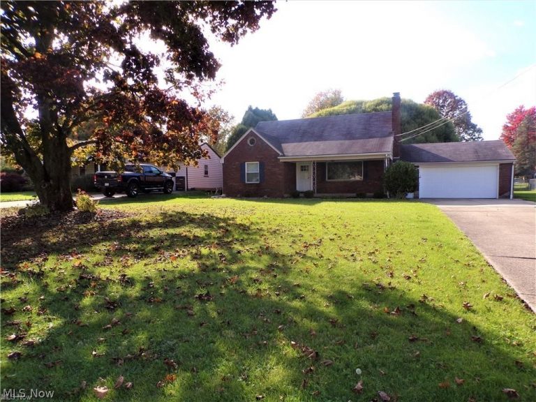 152 Yorkshire Boulevard, Youngstown, OH - Photo 2