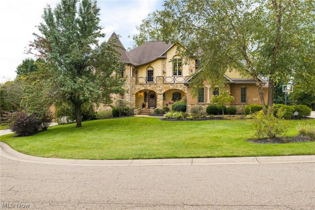 2942 Torrey Pines Circle, Canton, OH