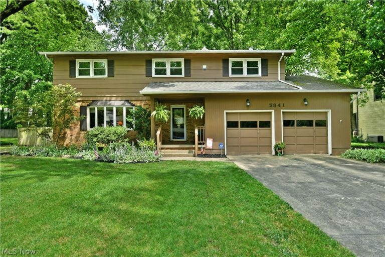 5841 Sampson Drive, Girard, OH, 44420