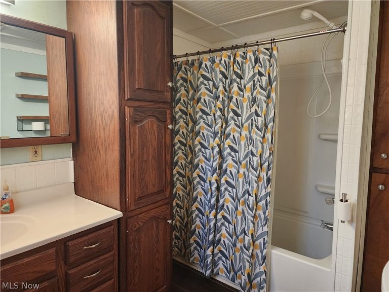 221 Washington Street, Coshocton, OH - Photo 6