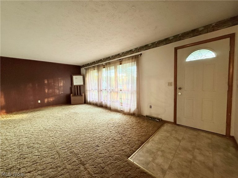 10715 Orrville Street, Massillon, OH - Photo 2