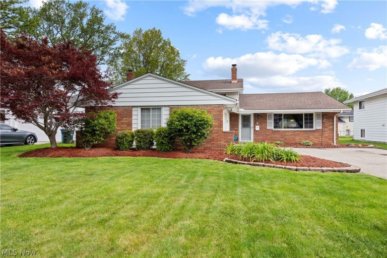 25082 Randall Drive, North Olmsted, OH - Photo 2
