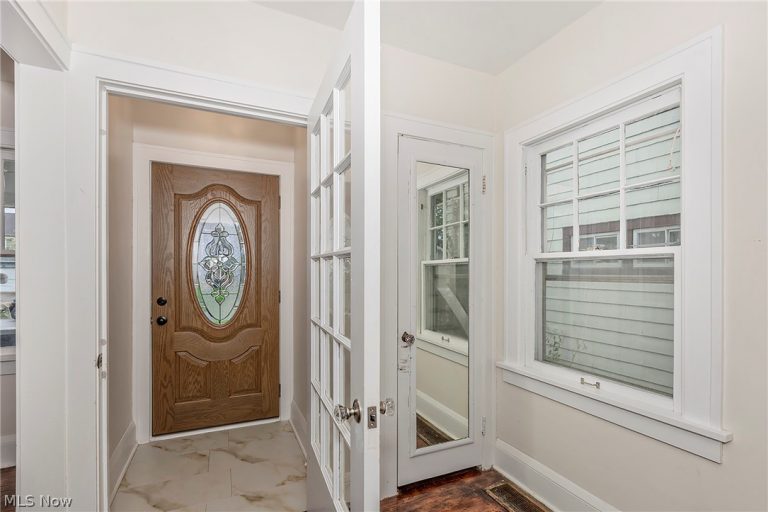 2092 Hampstead Road, Cleveland Heights, OH - Photo 4