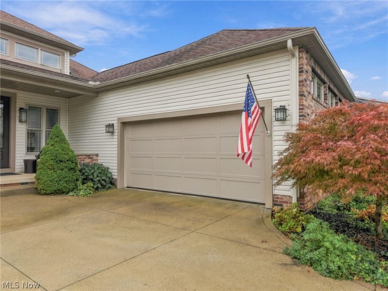 1137 Laurel Green Drive, North Canton, OH - Photo 3