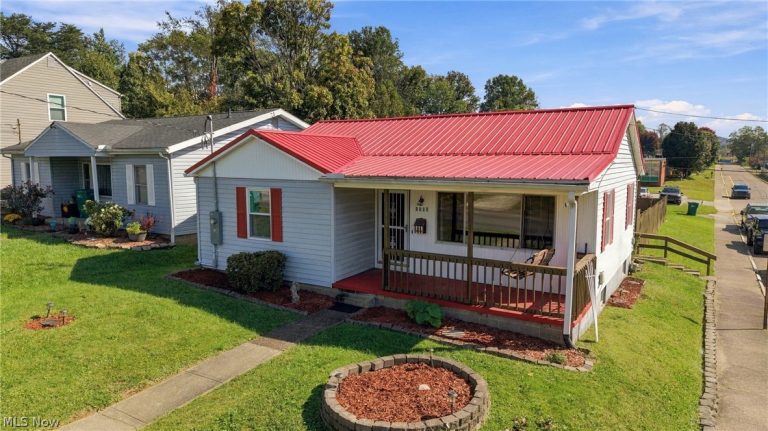 2200 Fairview Avenue, Parkersburg, WV - Photo 2