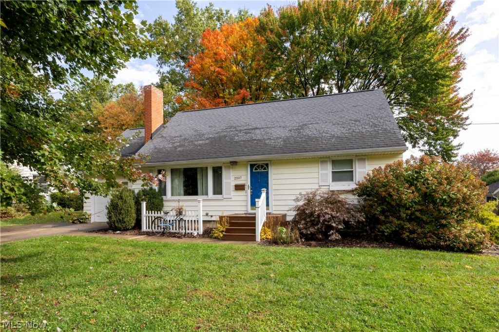 2207 Robinhood Drive, Wooster, OH