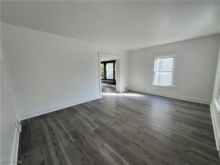 4004 Carlyle Avenue, Cleveland, OH - Photo 2