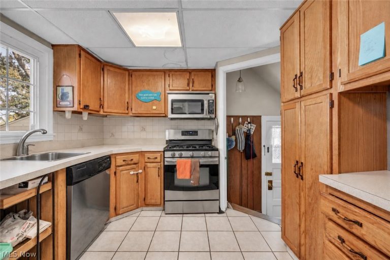 14912 Fernway Avenue, Cleveland, OH - Photo 5
