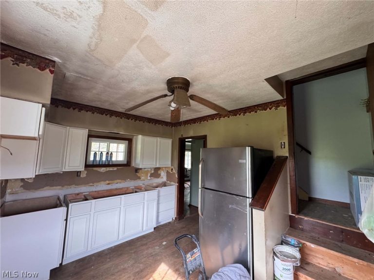 2058 Salineville, Carrollton, OH - Photo 3