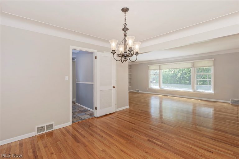 3843 Claridge Oval, University Heights, OH - Photo 8