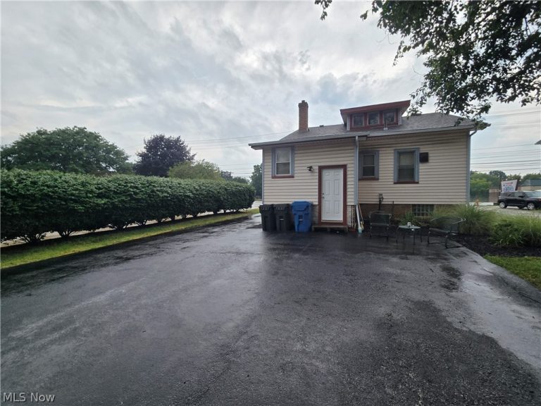 24279 Lorain Road, North Olmsted, OH - Photo 2