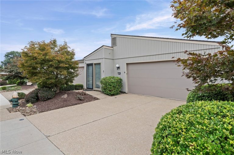 11025 Southwind Court, Strongsville, OH - Photo 4