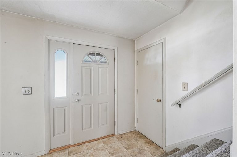 26961 Leenders Lane, North Olmsted, OH - Photo 5