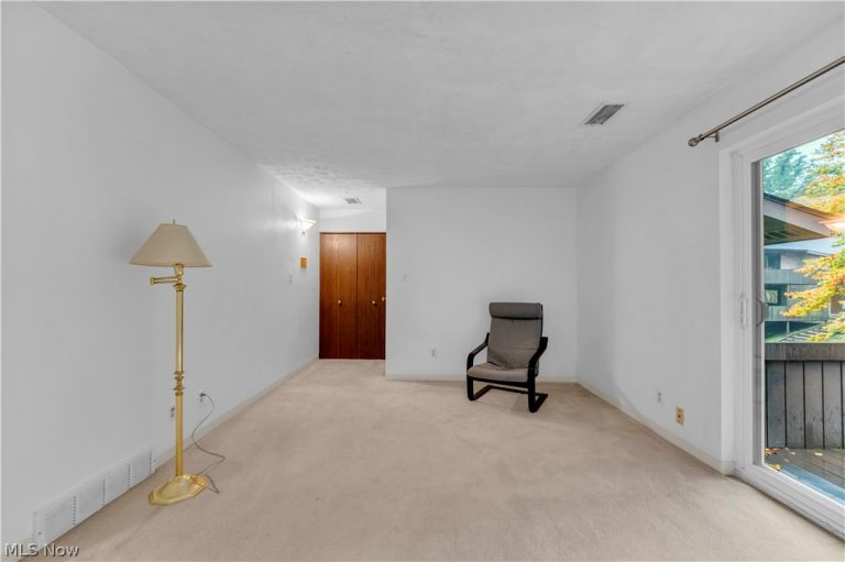6850 Carriage Hill Drive #D55, Brecksville, OH - Photo 4