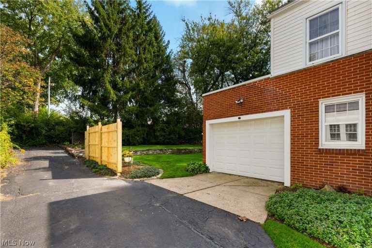 1734 Oberlin Court, Canton, OH - Photo 4