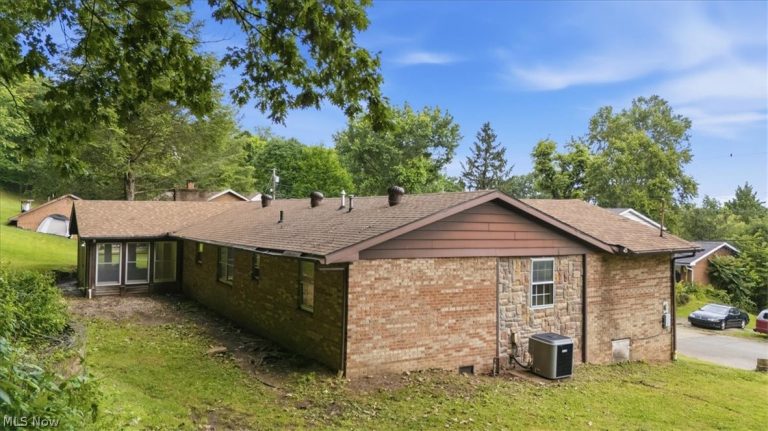 404 Wildwood Drive, Parkersburg, WV - Photo 3