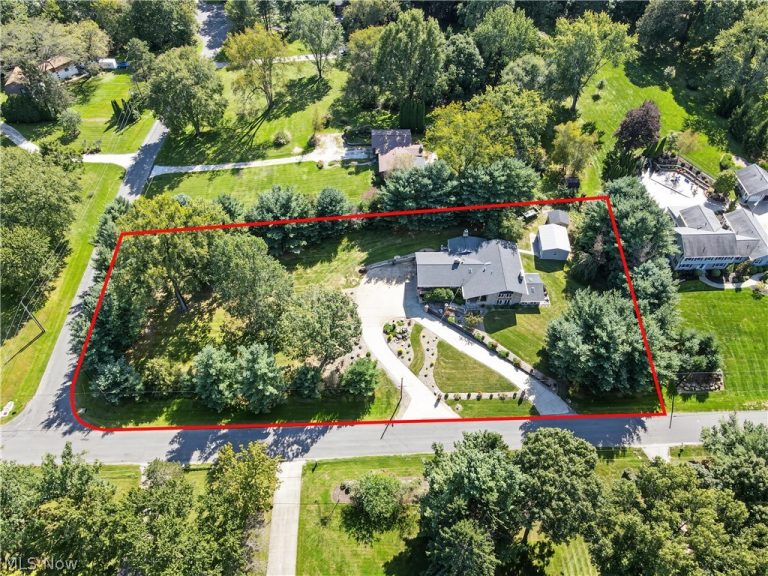 4824 Rolling View Drive, Akron, OH - Photo 3