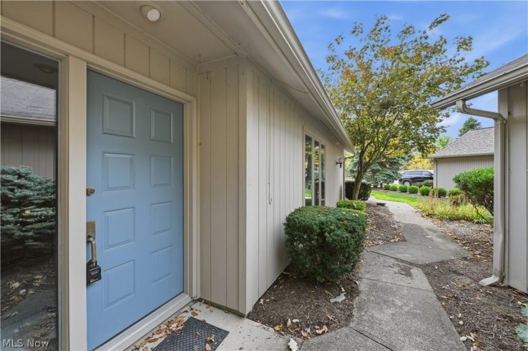 12302 Kronos Court, Strongsville, OH - Photo 2