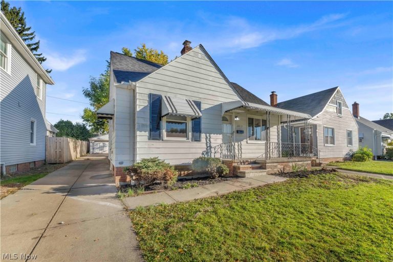 12817 Oak Park Boulevard, Garfield Heights, OH - Photo 2