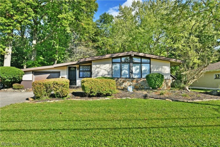 837 Pinecrest Road, Girard, OH, 44420
