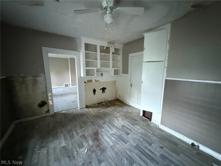 653 159th Street, Cleveland, OH - Photo 2