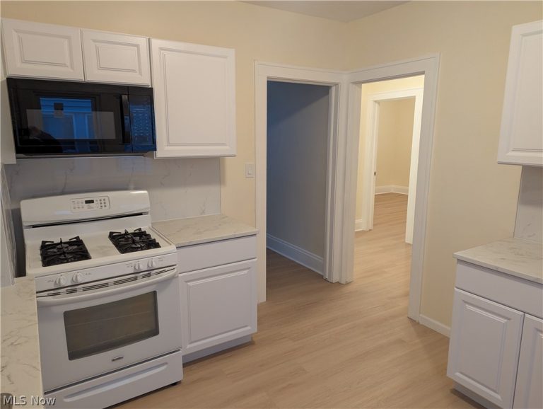 10901 Saint Mark Avenue, Cleveland, OH - Photo 4