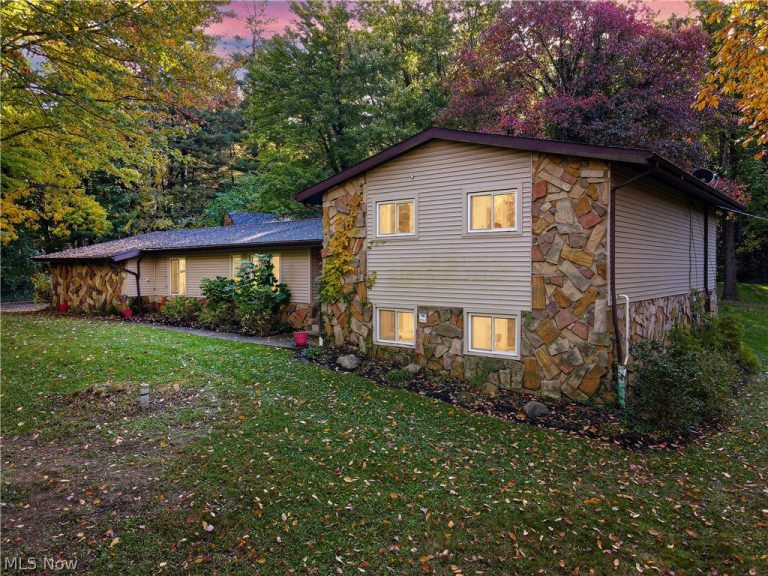 2878 Sunnybrook Road, Mogadore, OH - Photo 2