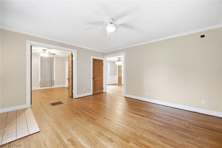 6917 Daisy Avenue, Brecksville, OH - Photo 8