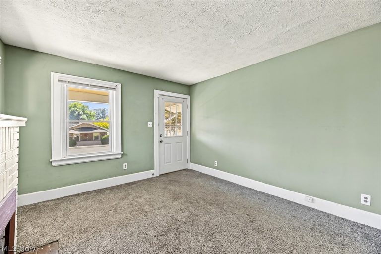 1897 Marks Avenue, Akron, OH - Photo 5