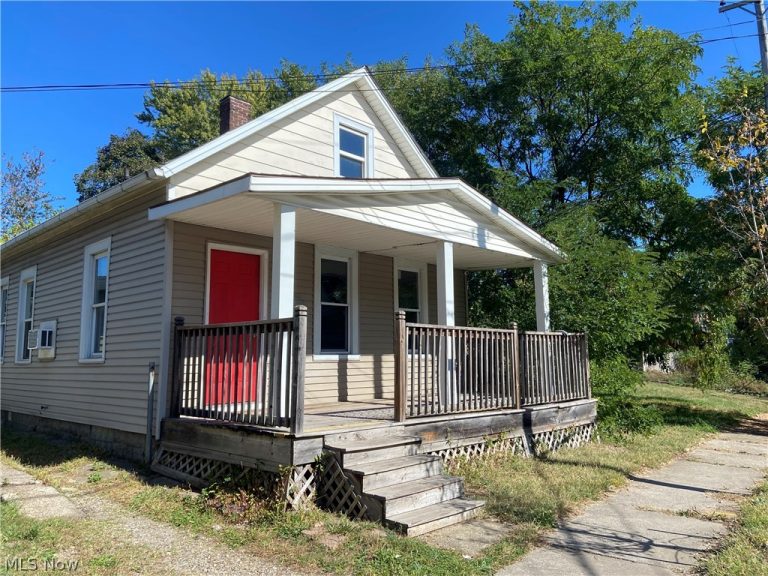 1172 Holmden Avenue, Cleveland, OH - Photo 2