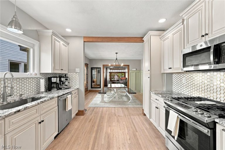 17705 Sedalia Avenue, Cleveland, OH - Photo 4
