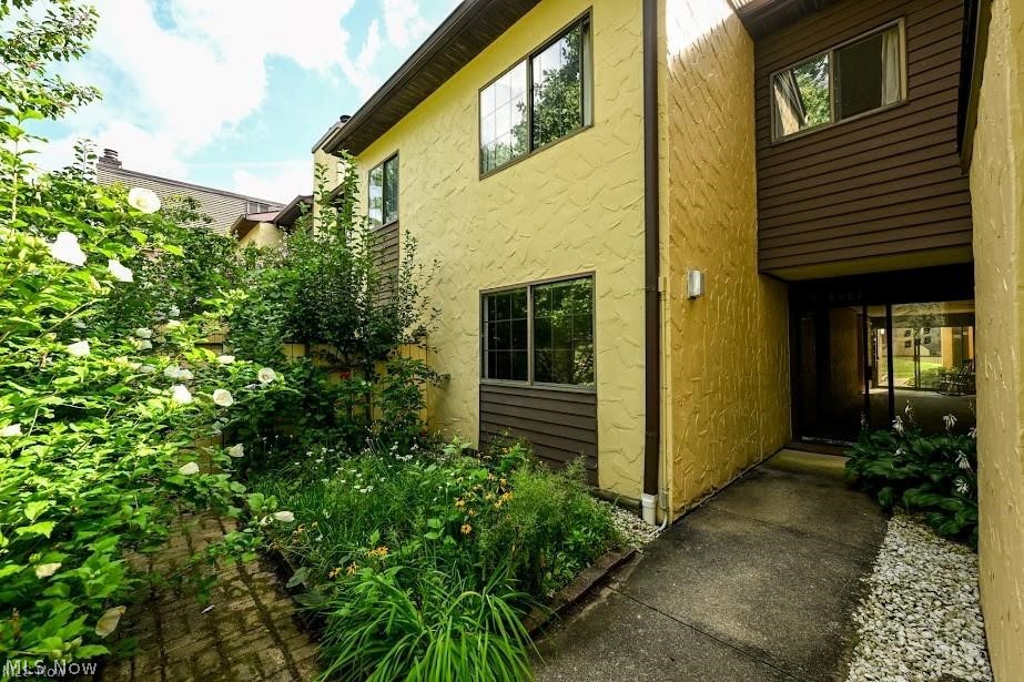 879 Hampton Ridge Drive, Akron, OH
