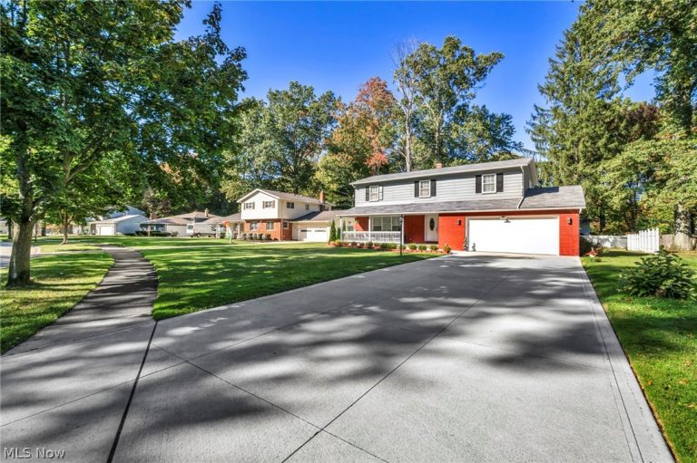 27478 Cottonwood Trail, North Olmsted, OH - Photo 2