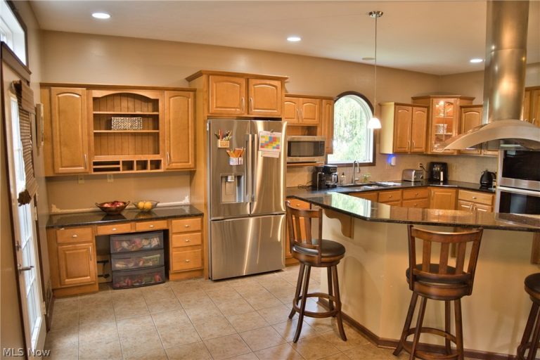1225 River Run Drive, Macedonia, OH - Photo 6