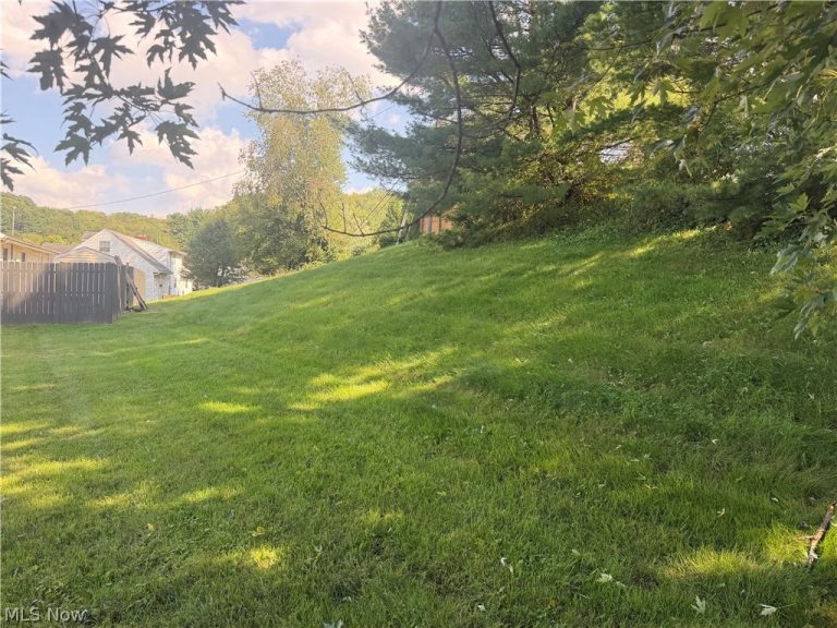 1801 Walnut Street, Coshocton, OH - Photo 2