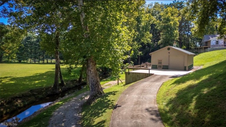 70 Falling Waters Drive, Vienna, WV - Photo 5