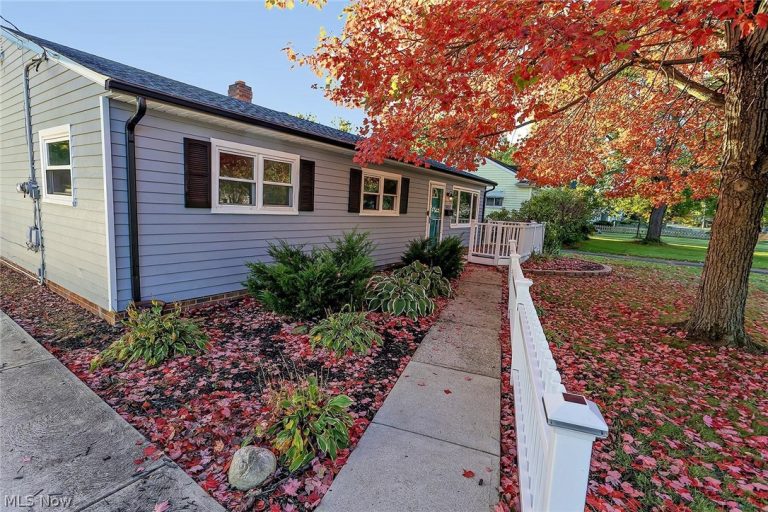 5573 Decker Road, North Olmsted, OH - Photo 3