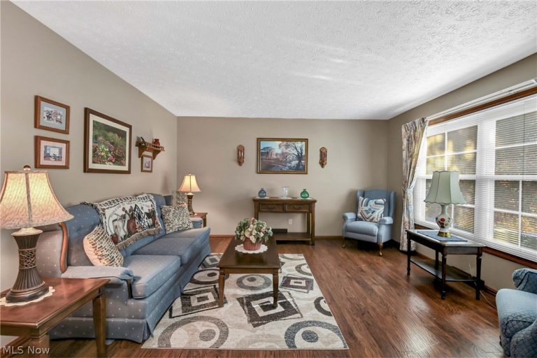 3240 Forest Overlook Drive, Seven Hills, OH - Photo 6