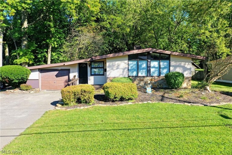 837 Pinecrest Road, Girard, OH - Photo 4