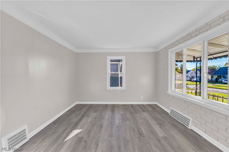 12817 Oak Park Boulevard, Garfield Heights, OH - Photo 5